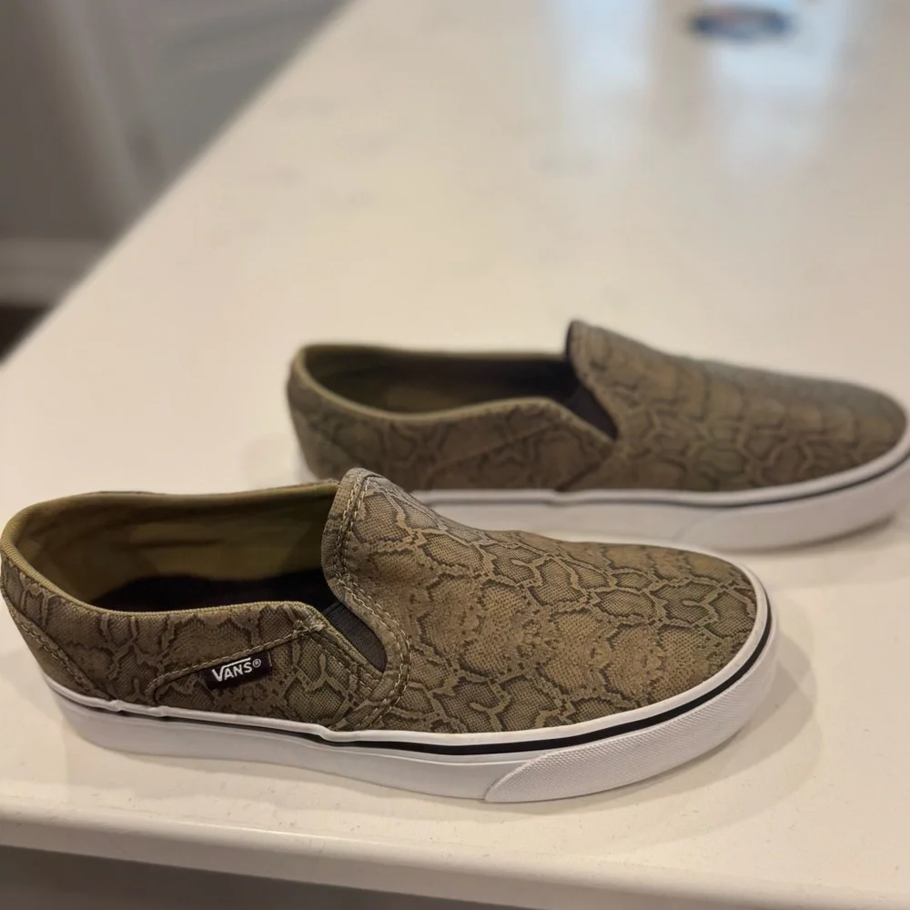 NWOT- Vans Women's Asher Sneaker, Snake pattern-Size 7 - Picture 3 of 5